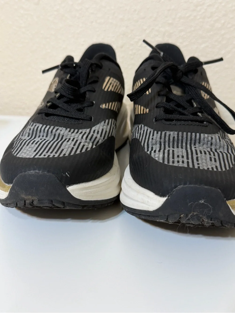 Avia sleek black